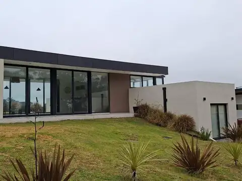 Casa quinta 4 ambientes con pileta en Barrancas de San Benito Country Club