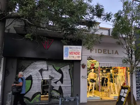 Vende Local Comercial Doble + Espacio Aereo Edificable en Bgui Centro