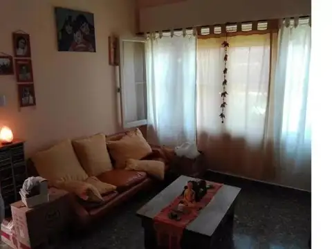 Depto Tipo Casa en Alquiler de 4 ambientes