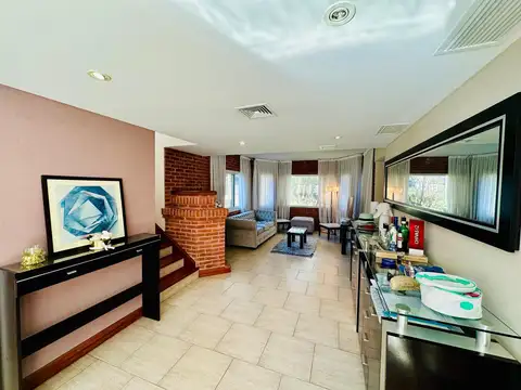 Casa 5 ambientes con 4 baños