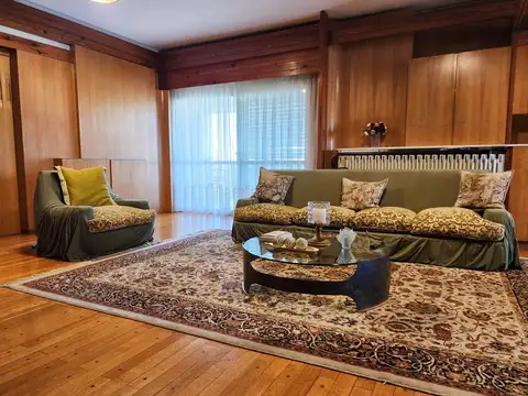 Departamento 8 ambientes con 2 baños