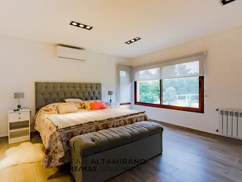 Casa 5 ambientes con 3 baños