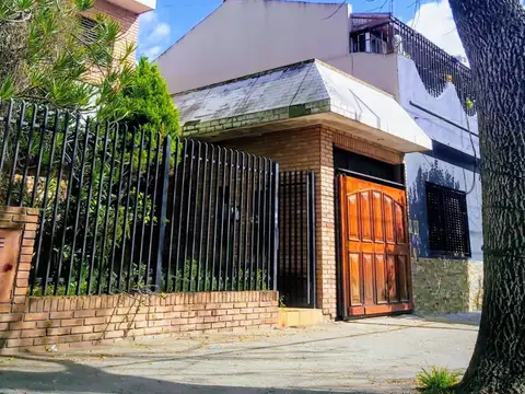 CASA EN VENTA 4 AMB CON PARQUE, VILLA LUGANO