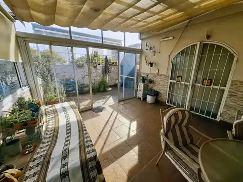 Casa de 3 plantas y garage - Zona Boedo