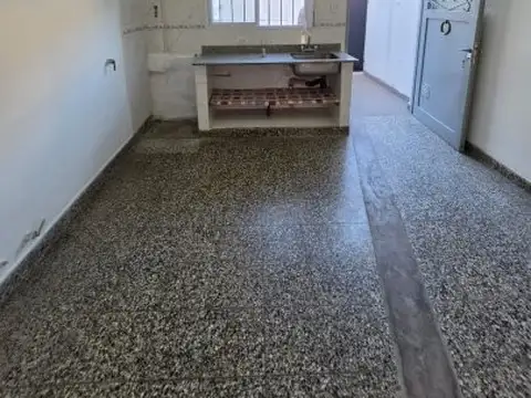 Alquiler Dos Ambientes con Patio en Moron