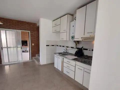 Casa 3 ambientes con 2 baños