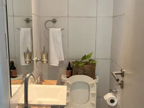 Casa 4 ambientes con 2 baños