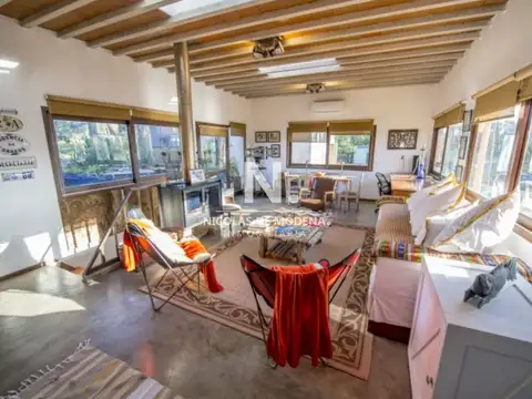 En venta hermosa y espaciosa casa en Solanas, de 2 dormitorios