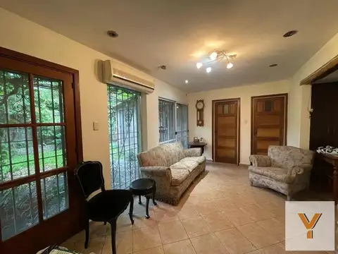 Casa en Venta con 3 cocheras
