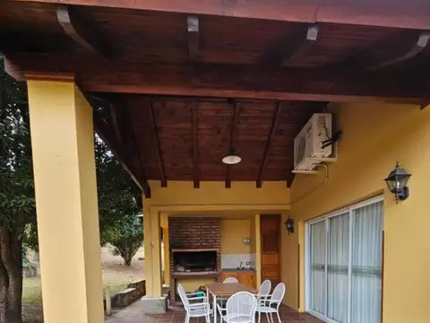 Casa 7 ambientes con 2 baños