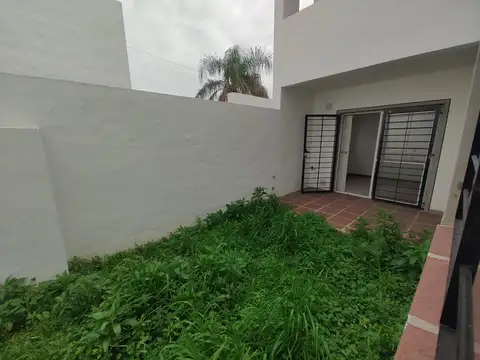 Venta departamento estilo casa | 2 dorm   patio | Granadero Baigorria