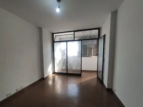 Departamento tres ambientes en alquiler en Versalles