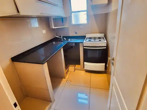 Monroe 3700, Piso PB