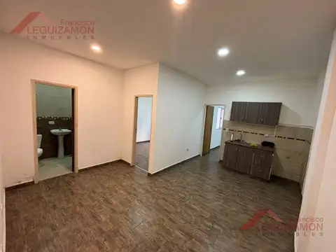 ALQUILER DEPARTAMENTO 3 AMBIENTES CON PATIO EN LOMAS DEL MIRADOR, SIN EXPENSAS