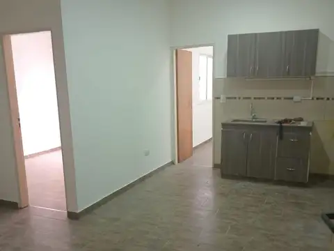 ALQUILER DEPARTAMENTO 3 AMBIENTES CON PATIO EN LOMAS DEL MIRADOR, SIN EXPENSAS