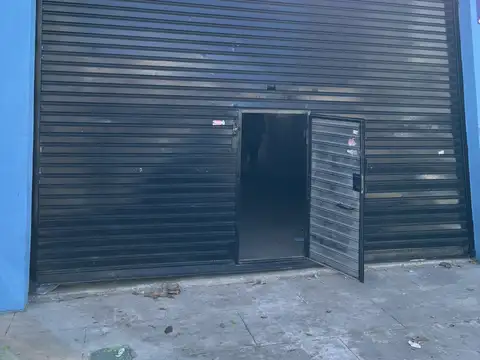 Local sobre Avenida 50 mts aprox