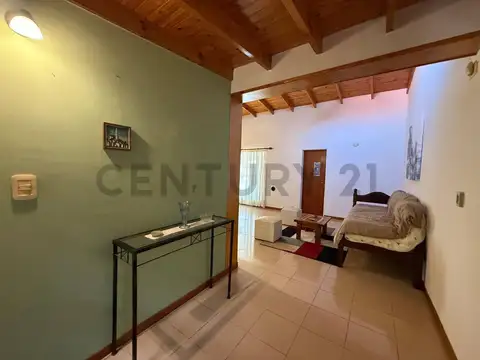 Casa 10 ambientes con 2 baños