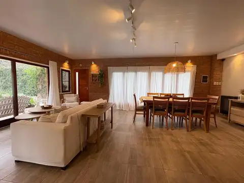 Casa 5 ambientes con 3 baños