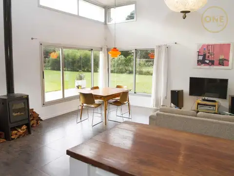 Casa en Alquiler con 2 cocheras