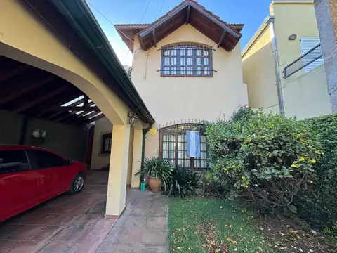 Casa en Venta con 2 cocheras