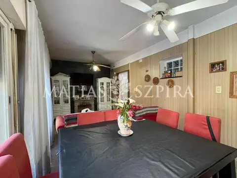 Casa 4 ambientes con 2 baños