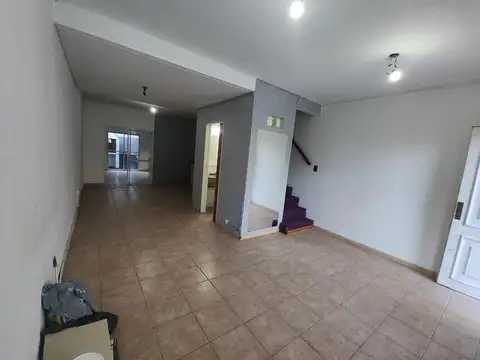 Depto Tipo Casa 3 ambientes con 2 baños
