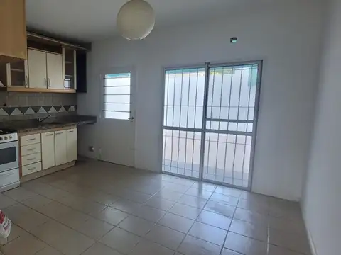 Depto Tipo Casa en Alquiler con 1 cocheras