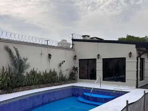 CF1239 - CASA EN VENTA - 3 DORMITORIOS - AV. QUARANTA Y CMTE. MEDRANO