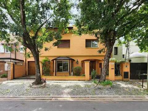 Casa 5 ambientes con 4 baños