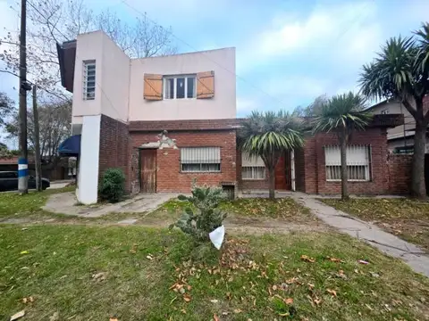 Venta casa 6 ambientes, Barrio Libertad