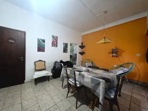 Casa 7 ambientes con 2 baños