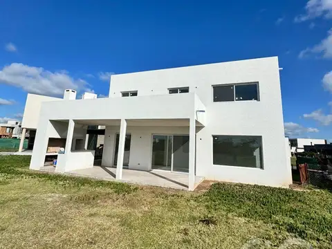 OPORTUNIDAD CASA VENTA PUERTOS DEL LAGO- (NORDELTA 2 ESCOBAR)