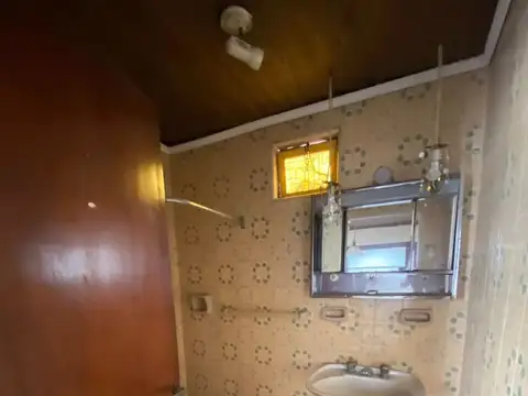 Casa 5 ambientes con 2 baños