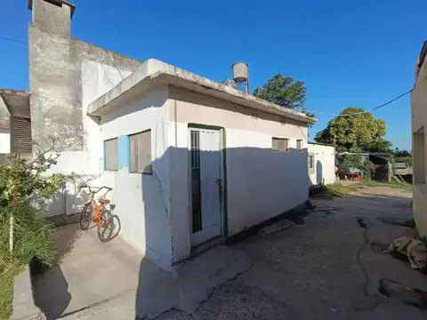 Casa 9 ambientes con 3 baños
