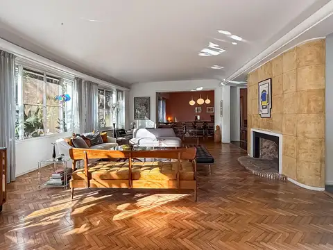 Casa 10 ambientes con 4 baños