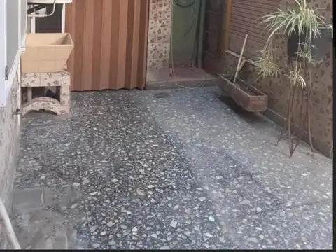 Casa en lote propio en dos planta más departamento en el fon