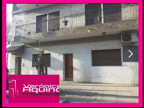 Casa en lote propio en dos planta más departamento en el fon