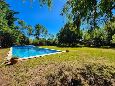 VENTA. Gran parque arbolado de 1200 mts con Piscina a la orilla del Río Carcaraña. Villa La Ribera