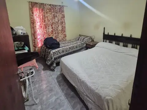 VENTA CASA ZONA ESTE BARRIO RESIDENCIAL