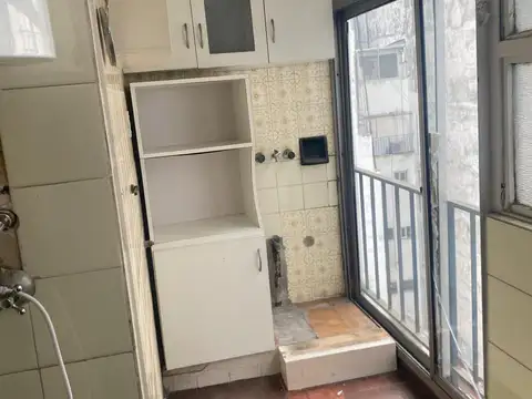 BALCON ATERRAZADO CON PARRILLA . ORIENTACION OESTE