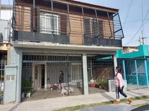 CASA EN VENTA 4 AMB CASEROS