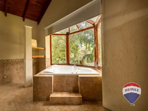 Casa 5 ambientes con 2 baños