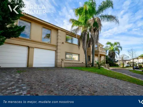 Casa 7 ambientes con 5 baños