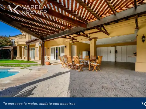 Casa en Venta con 6 cocheras