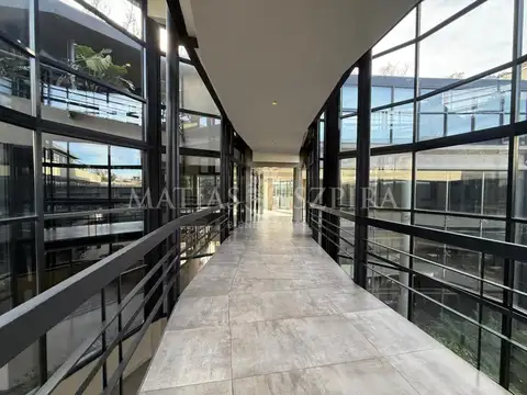 Oficina en Alquiler con 1 cochera