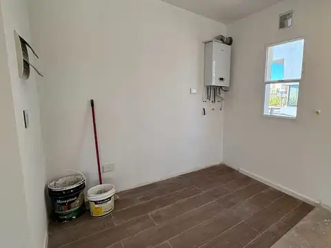 Casa 6 ambientes con 2 baños
