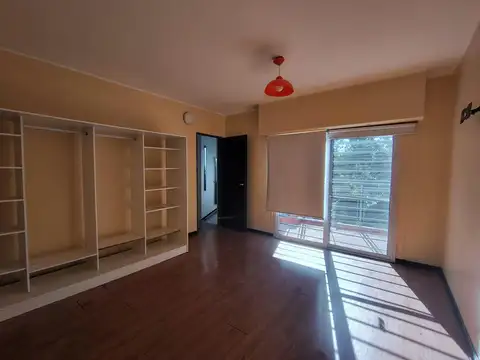 Casa desarrollada en dos plantas en Castelar Norte