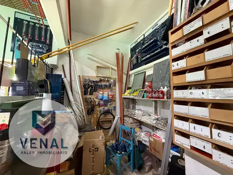 Venta Local Florida Oeste sobre esquina estratégica sobre Avenida, 78m2, sótano, con renta!