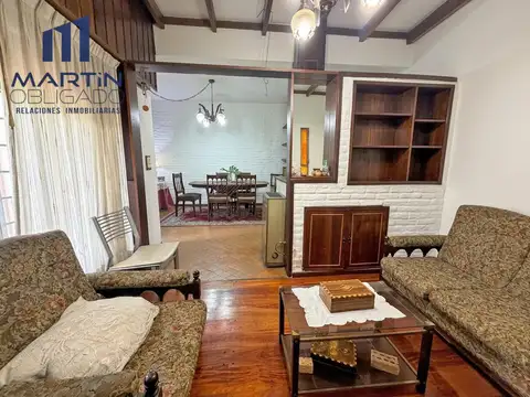 Casa 4 ambientes con 2 baños