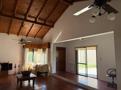 Casa 6 ambientes con 3 baños